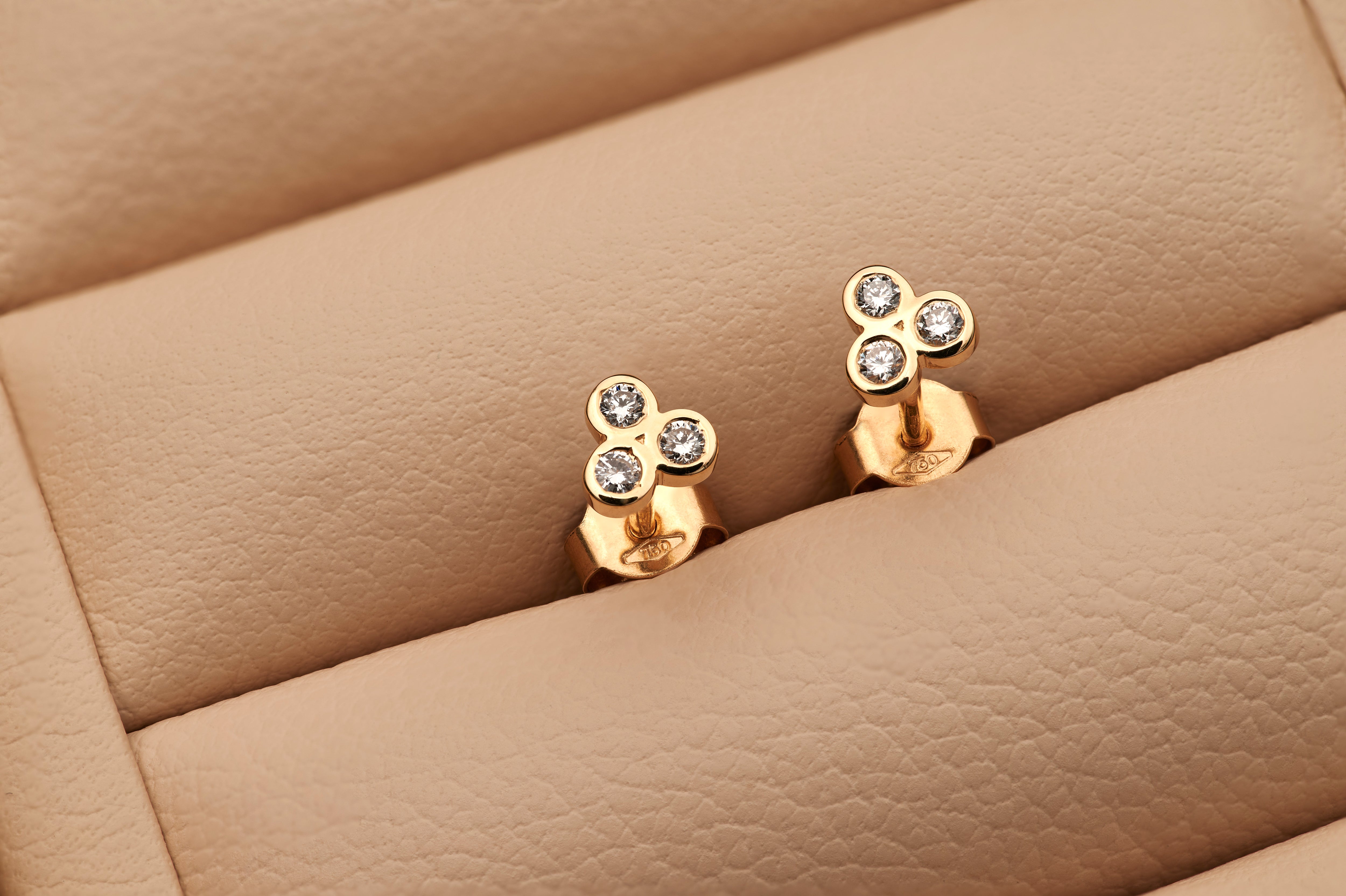 Silhouette No6 3 diamonds earstick