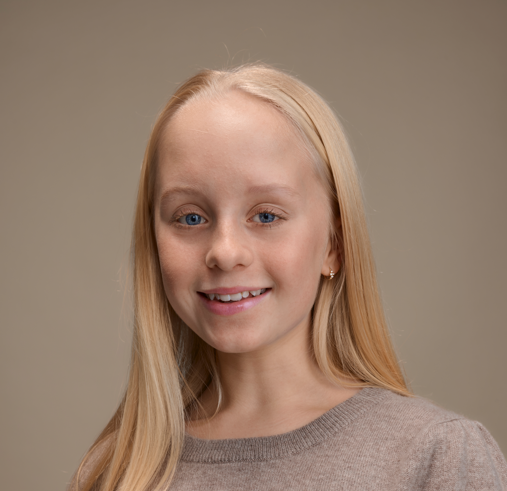 Silhouette No3 - 4 diamond huggie