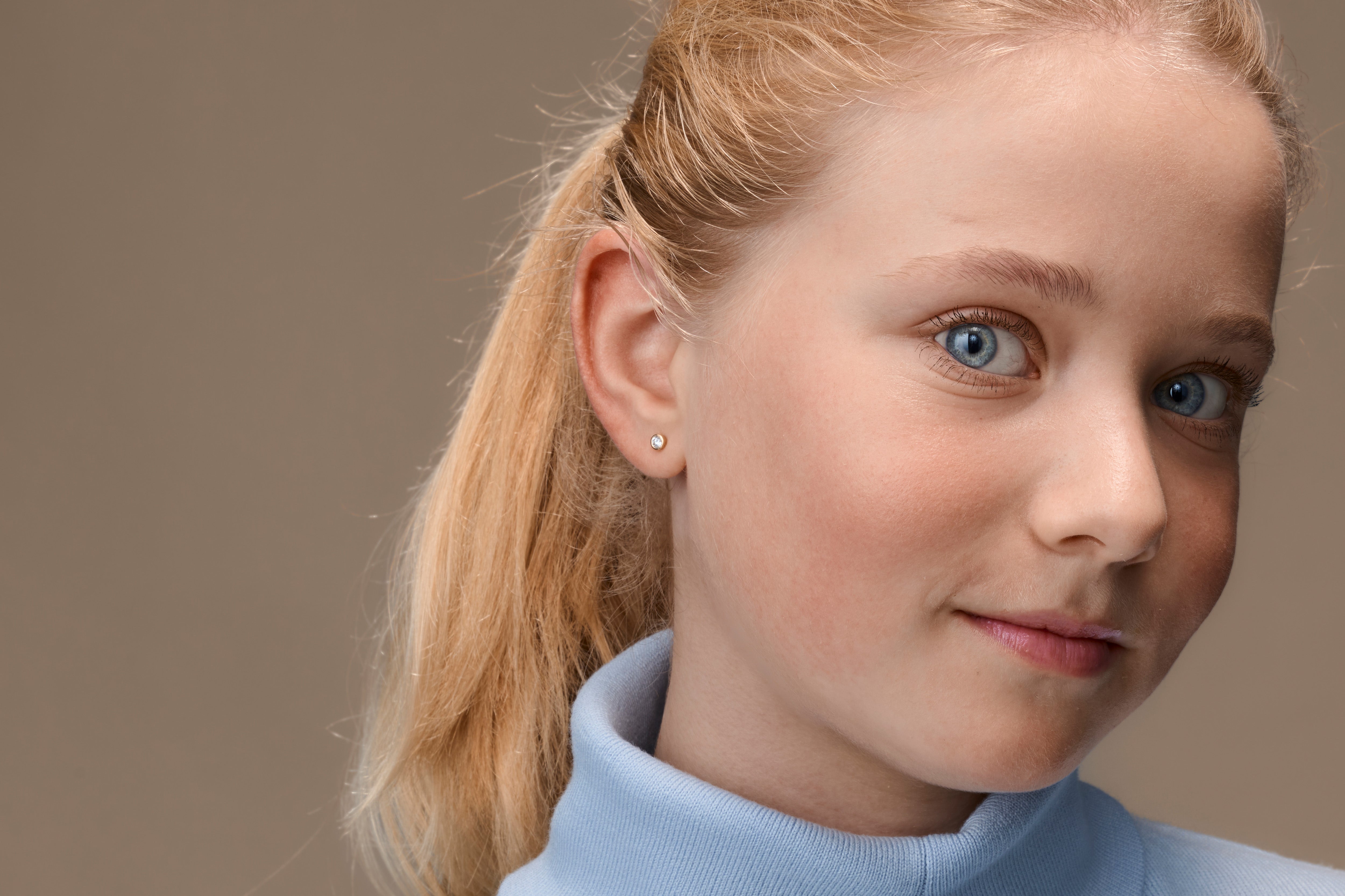 Silhouette No8 1 diamond earstick